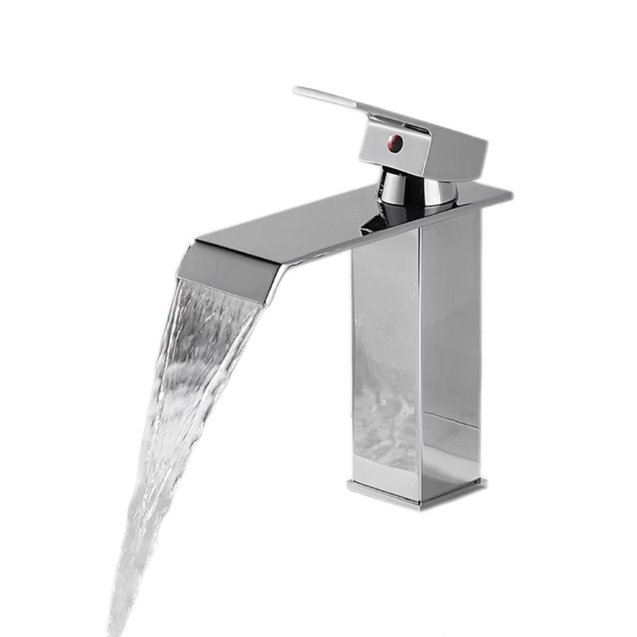 Grifo de auga fría e quente en cascada de caño plano cromado